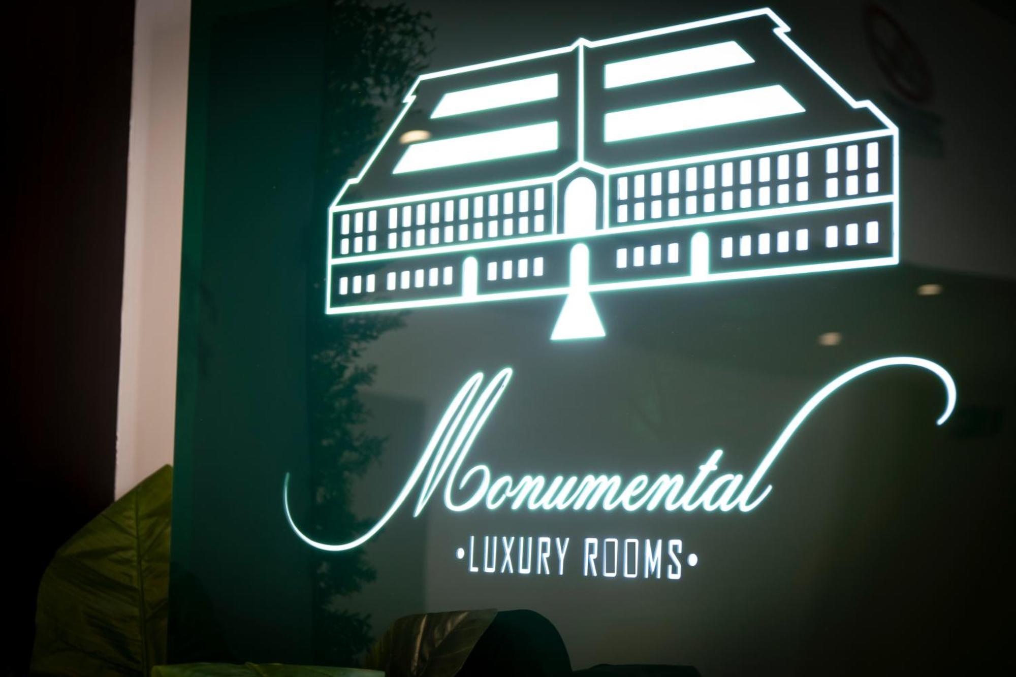 Monumental Luxury Rooms Caserta Bagian luar foto