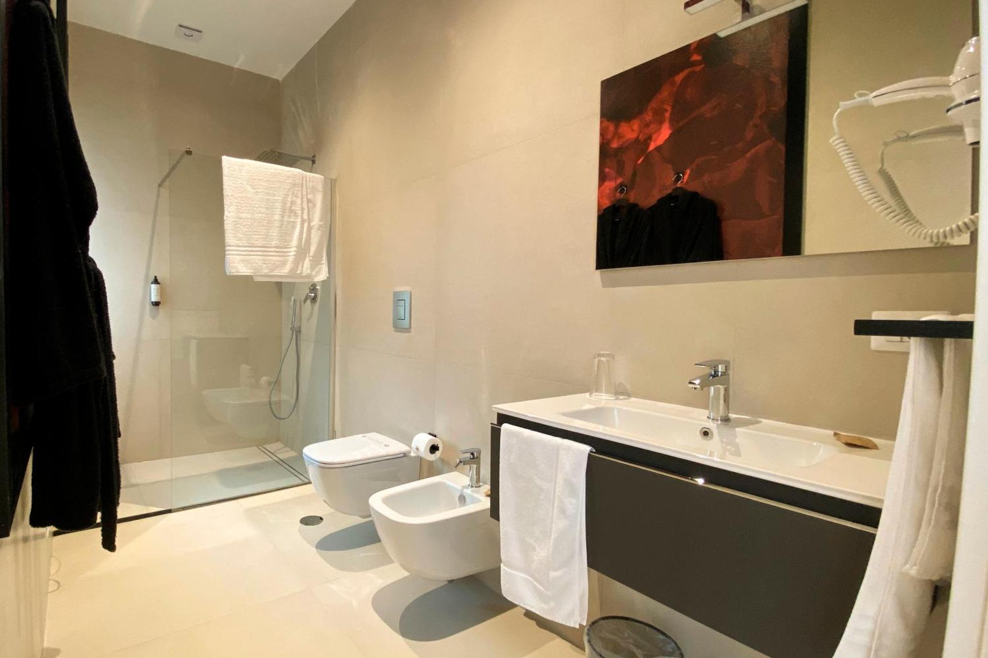 Monumental Luxury Rooms Caserta Bagian luar foto