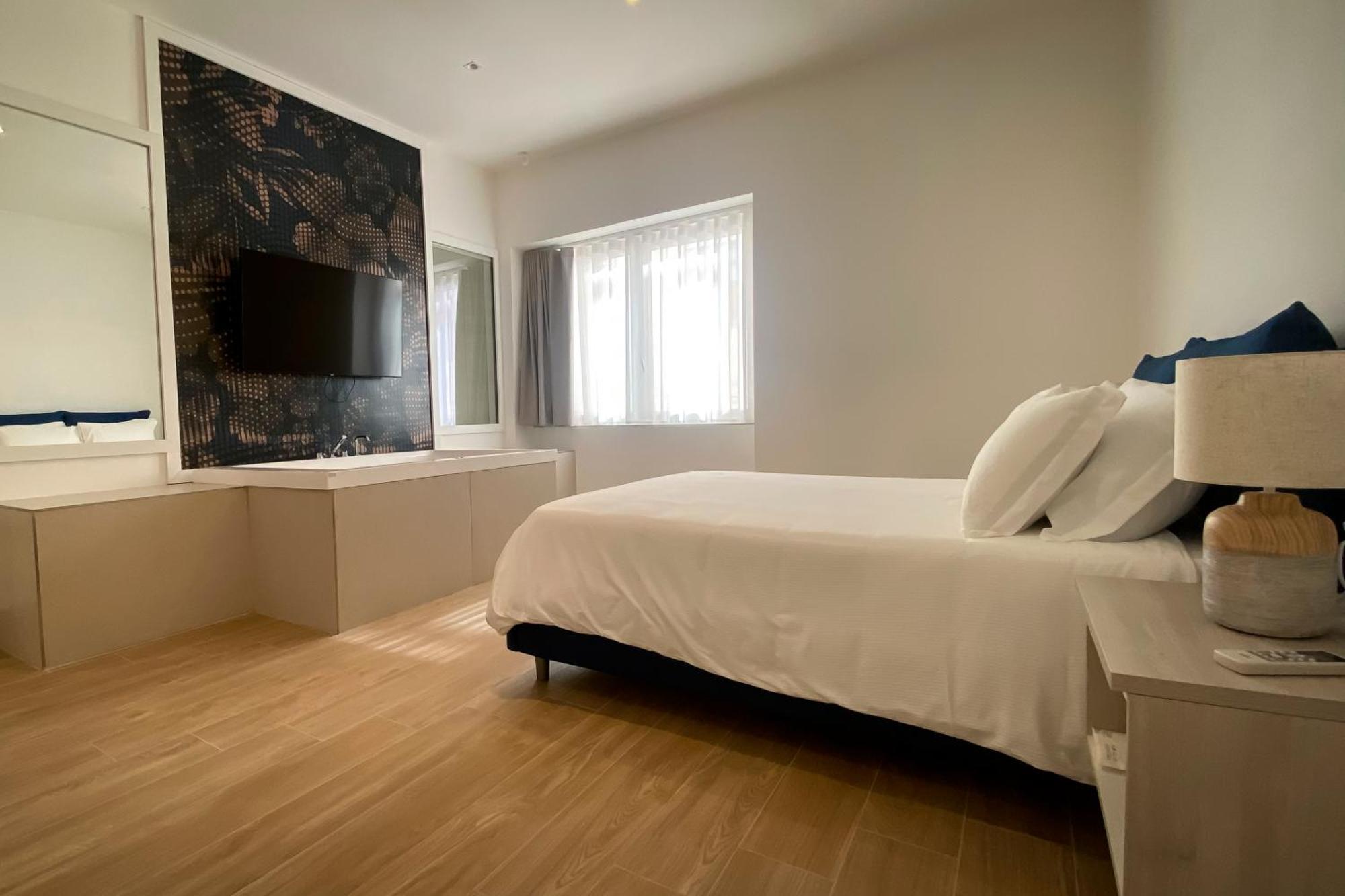 Monumental Luxury Rooms Caserta Bagian luar foto