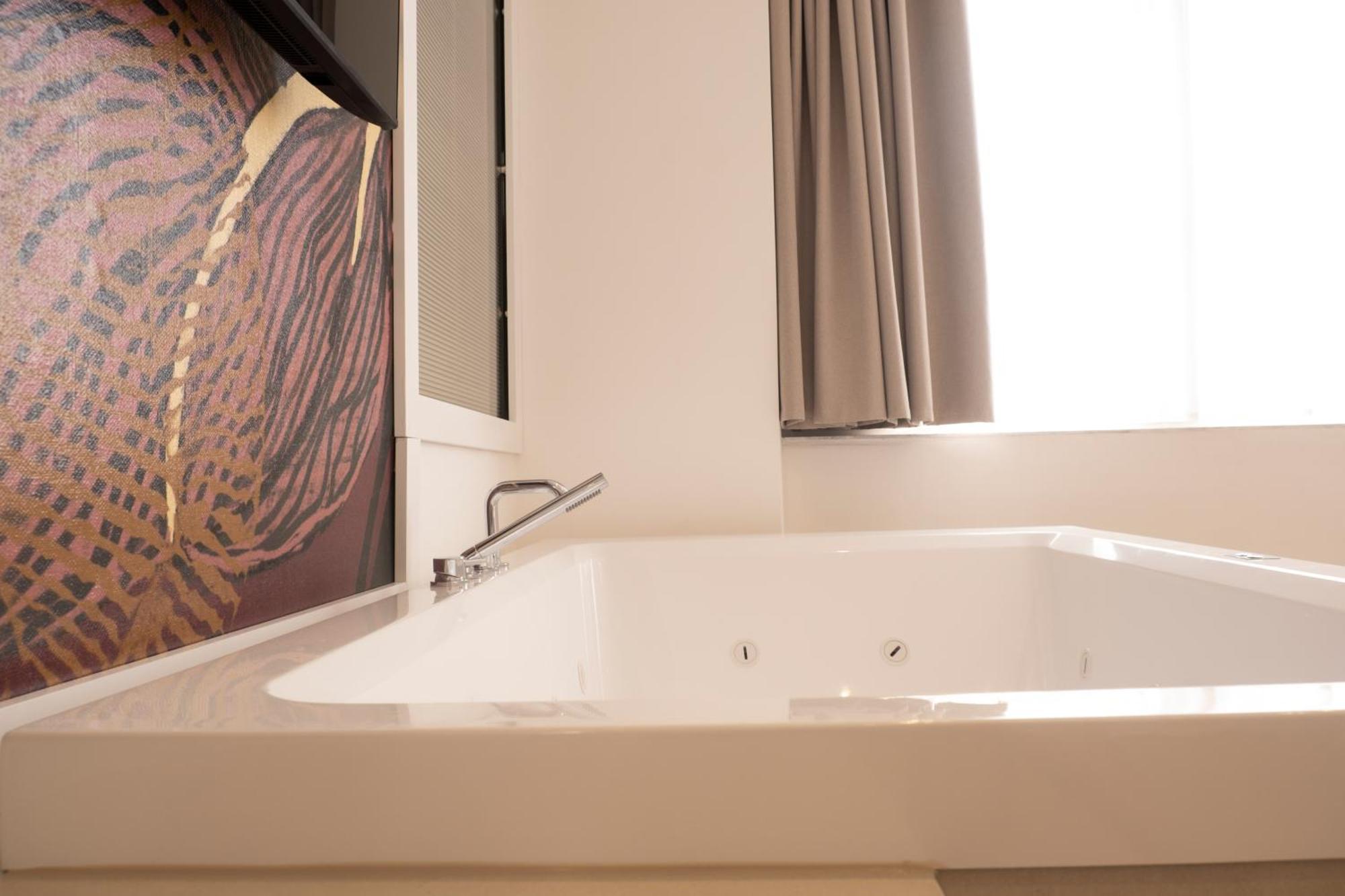 Monumental Luxury Rooms Caserta Bagian luar foto