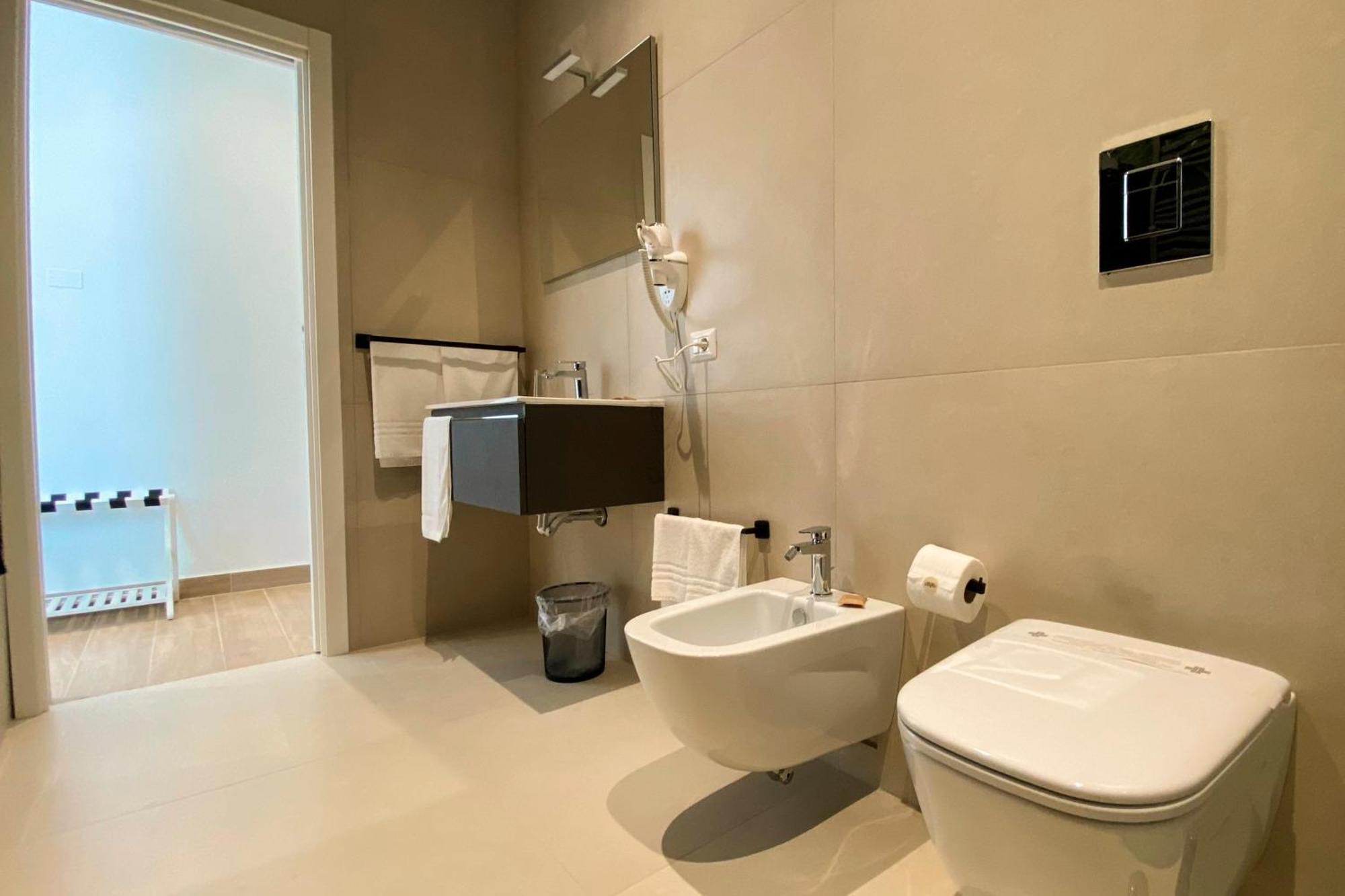 Monumental Luxury Rooms Caserta Bagian luar foto