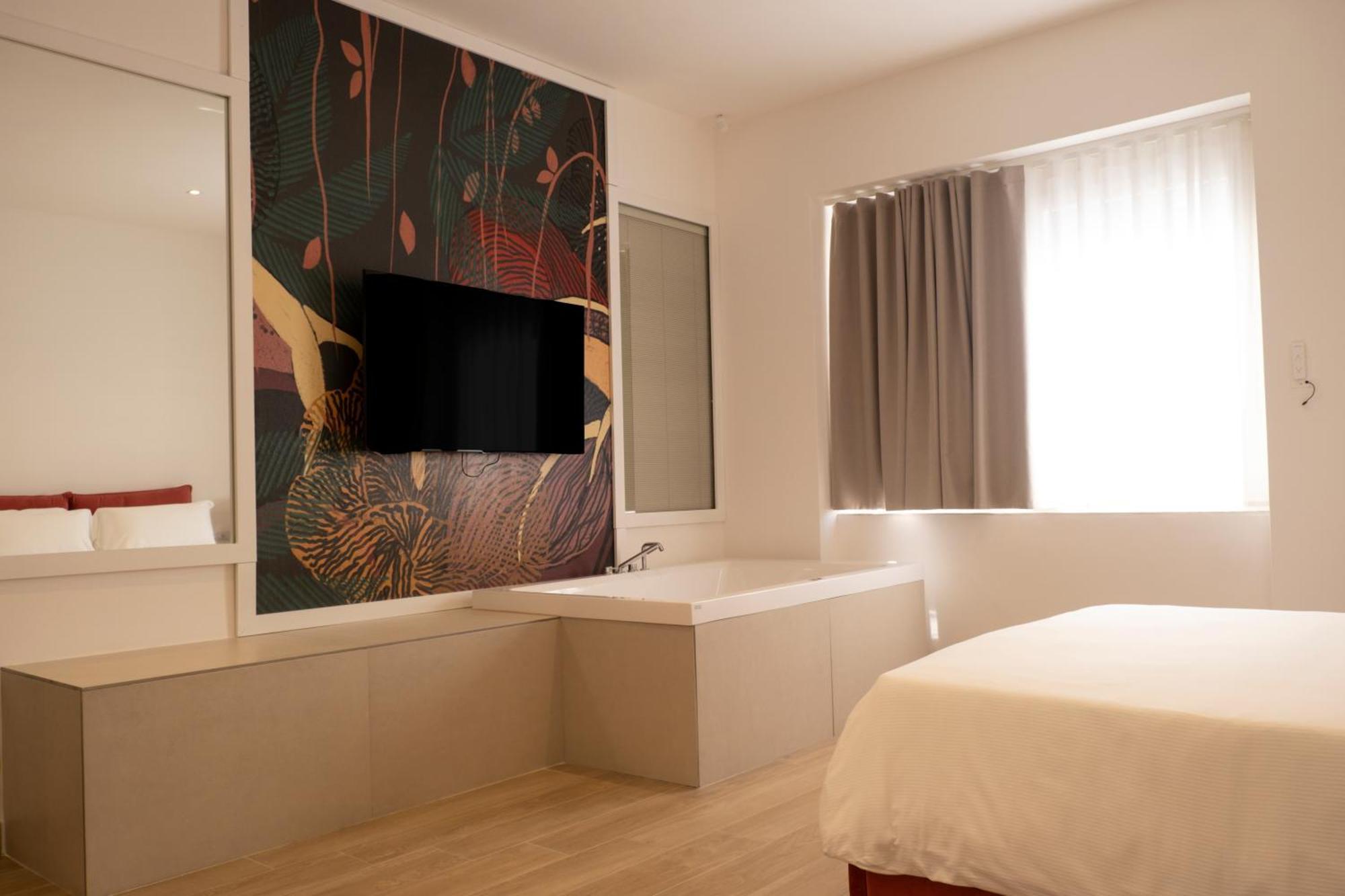 Monumental Luxury Rooms Caserta Bagian luar foto