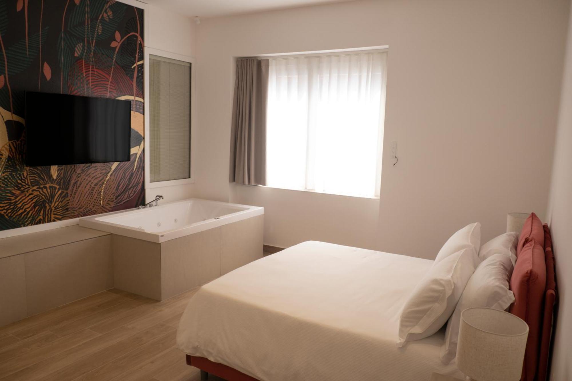 Monumental Luxury Rooms Caserta Bagian luar foto
